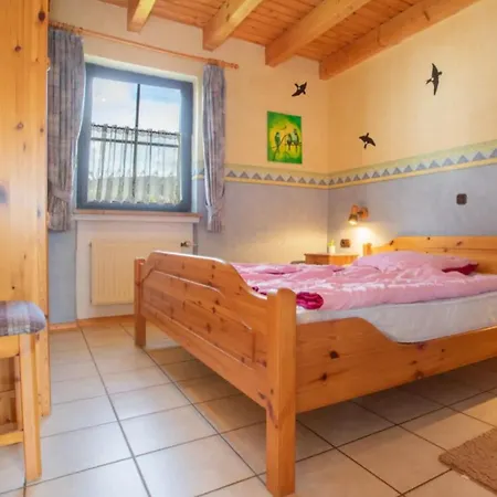 Schwalbenhof Eifel Apartment *